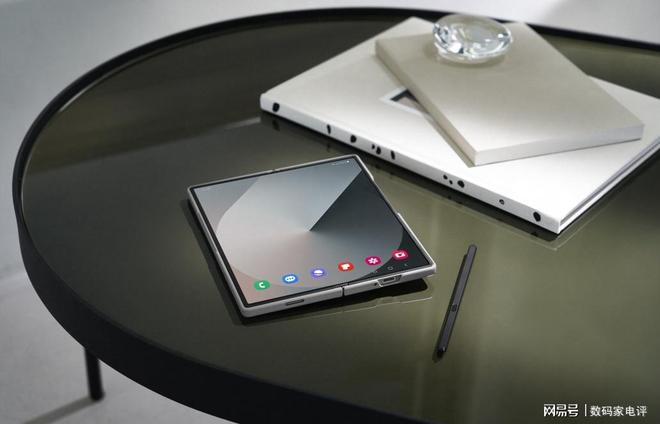 折叠未来 沟通无界！三星Galaxy Z Fold6手机助你
